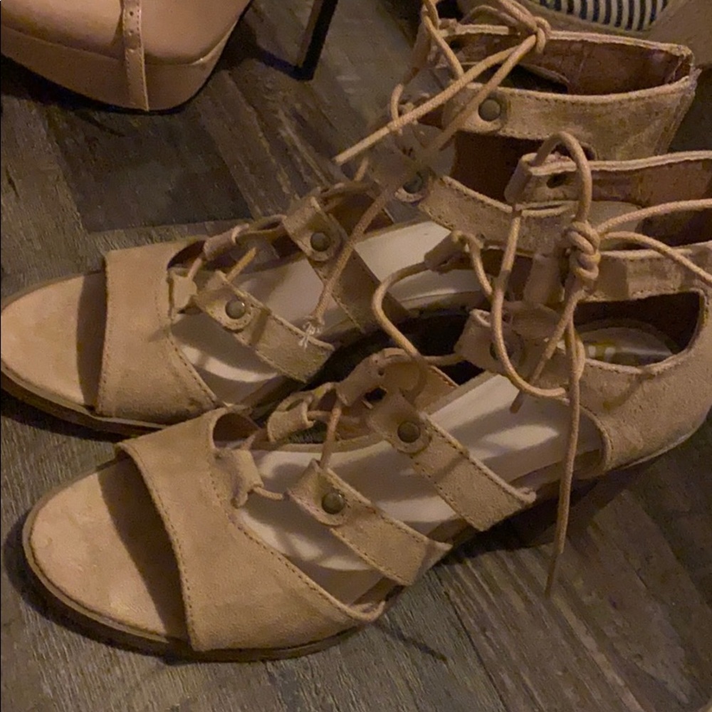 I’m selling fergalicious heels